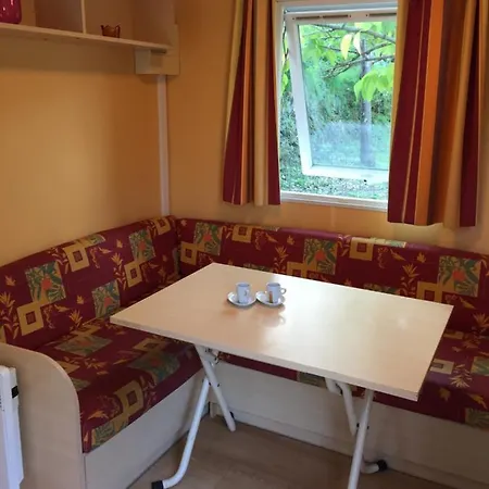 Les Orangers مكان تخييم