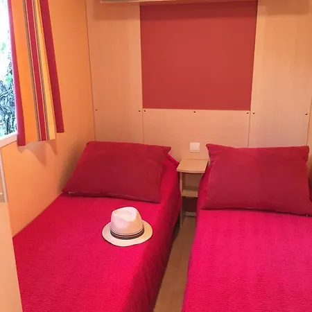 مكان تخييم Les Orangers *