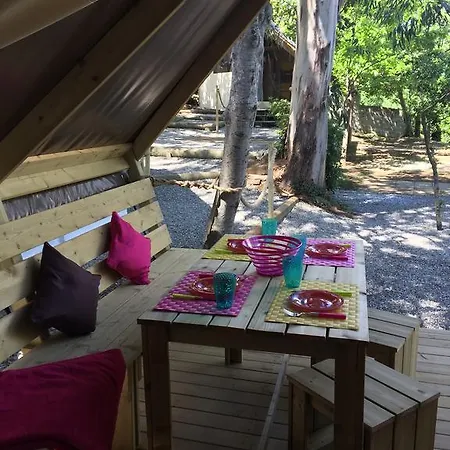 Les Orangers مكان تخييم San-Martino-di-Lota