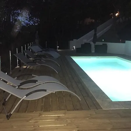 مكان تخييم Les Orangers *