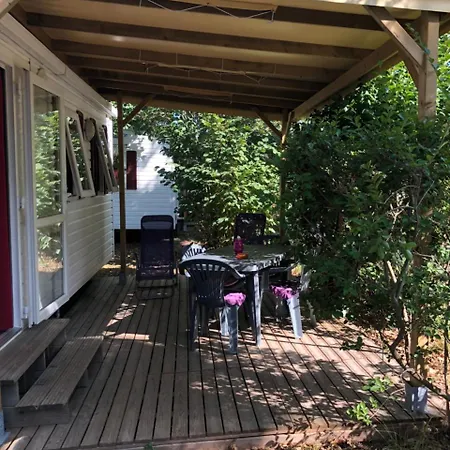 Les Orangers مكان تخييم