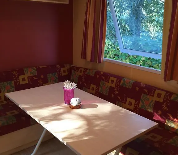 Camping Les Orangers *