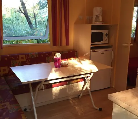 Les Orangers Camping San-Martino-di-Lota