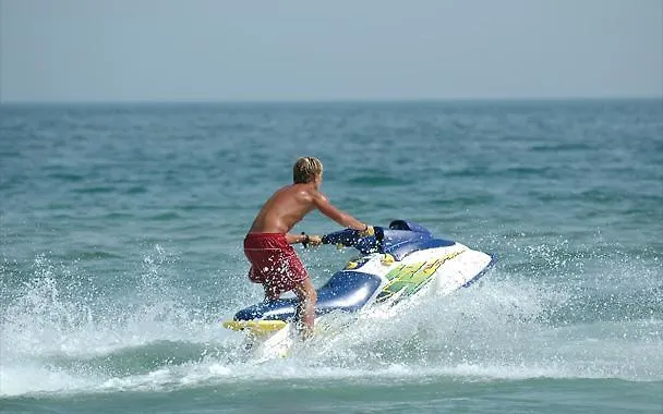 Les Orangers Camping *